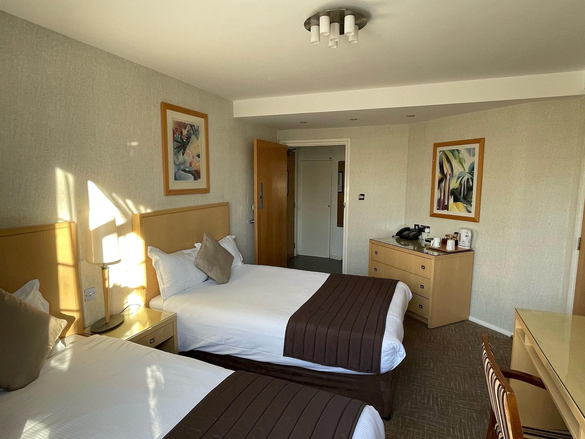 Best Western Homestead Court Hotel Вэлвин Гарден Сити Экстерьер фото