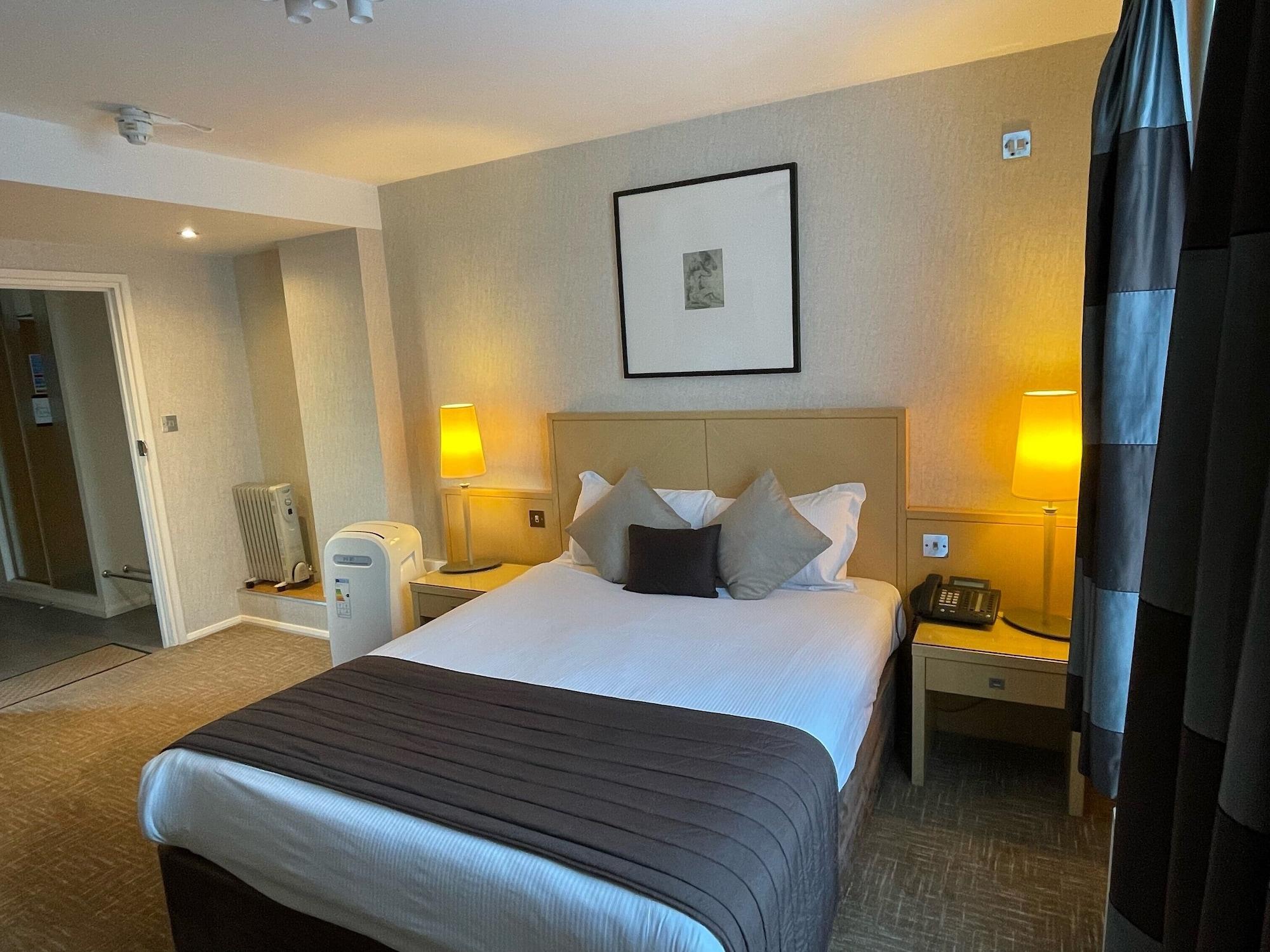 Best Western Homestead Court Hotel Вэлвин Гарден Сити Экстерьер фото