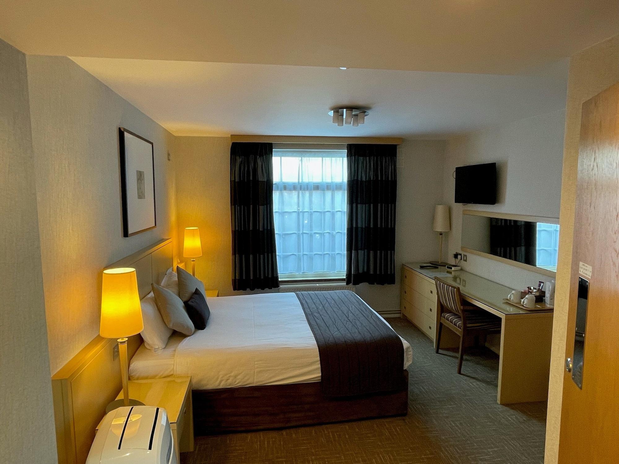 Best Western Homestead Court Hotel Вэлвин Гарден Сити Экстерьер фото