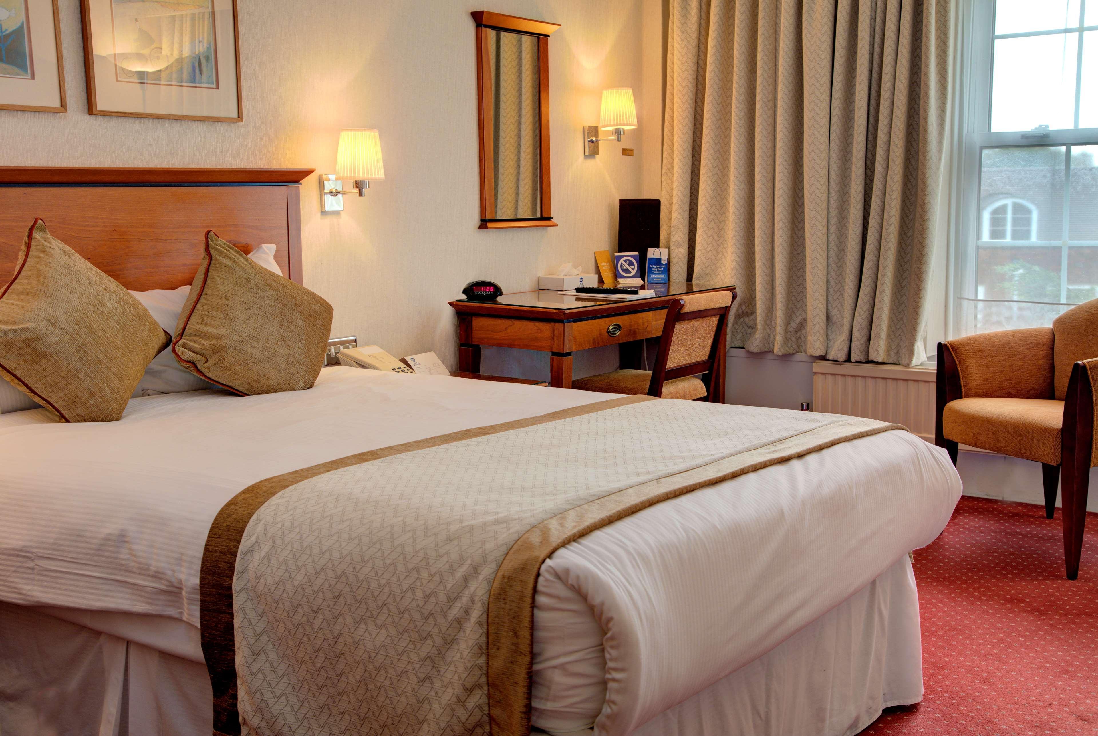 Best Western Homestead Court Hotel Вэлвин Гарден Сити Экстерьер фото