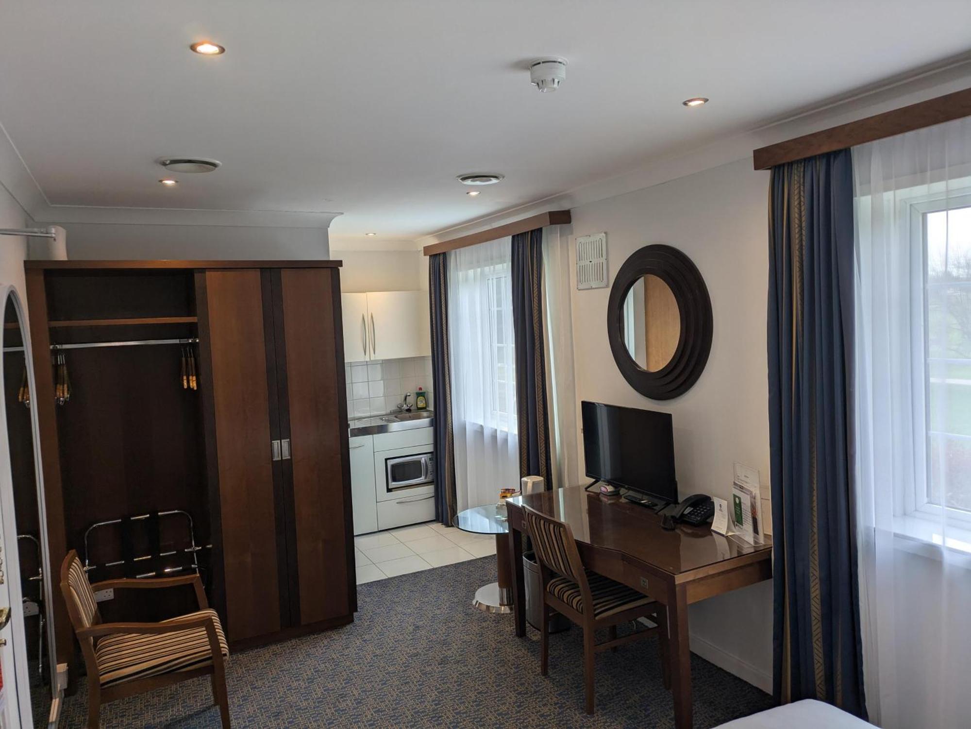 Best Western Homestead Court Hotel Вэлвин Гарден Сити Экстерьер фото