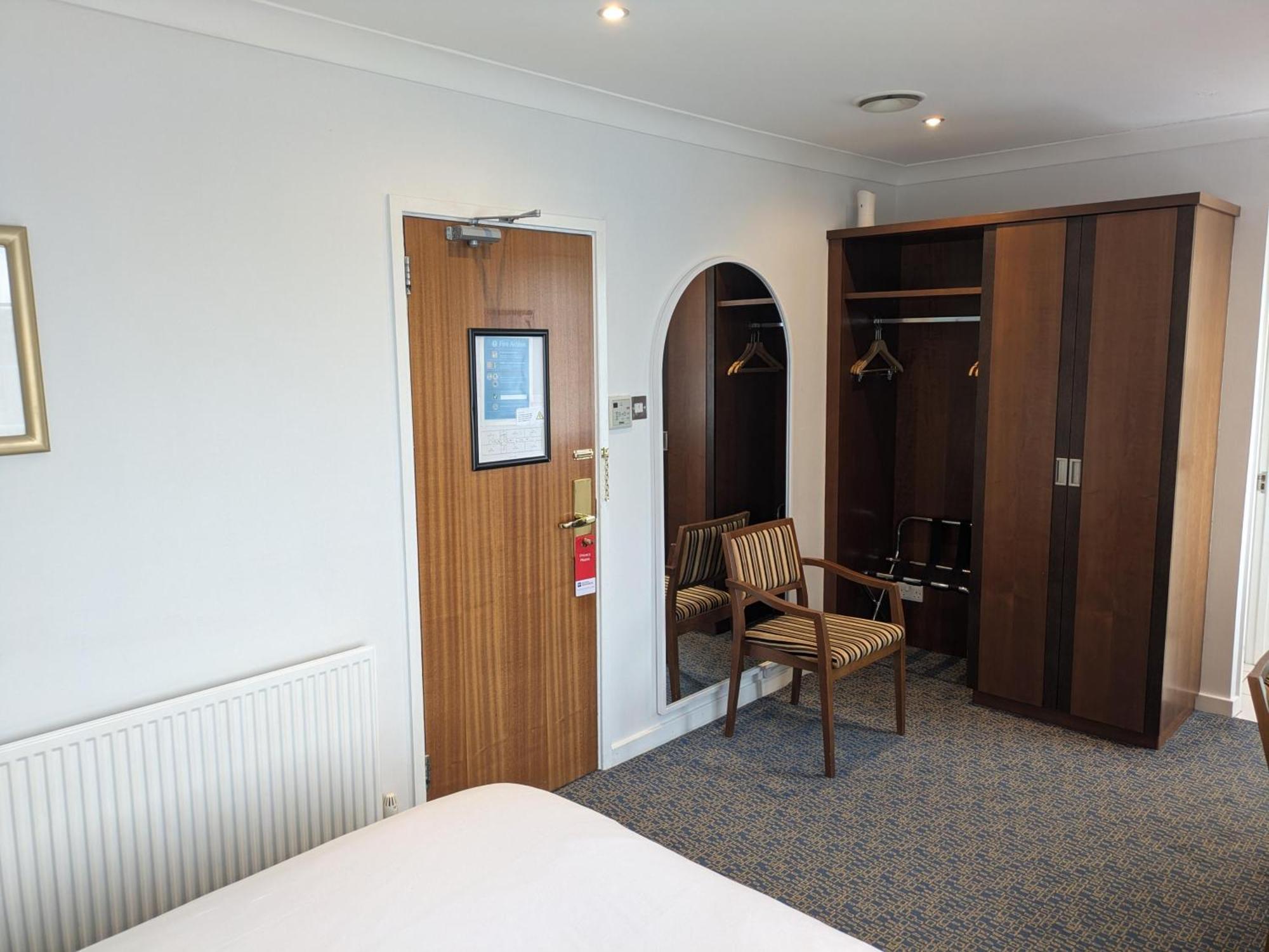 Best Western Homestead Court Hotel Вэлвин Гарден Сити Экстерьер фото