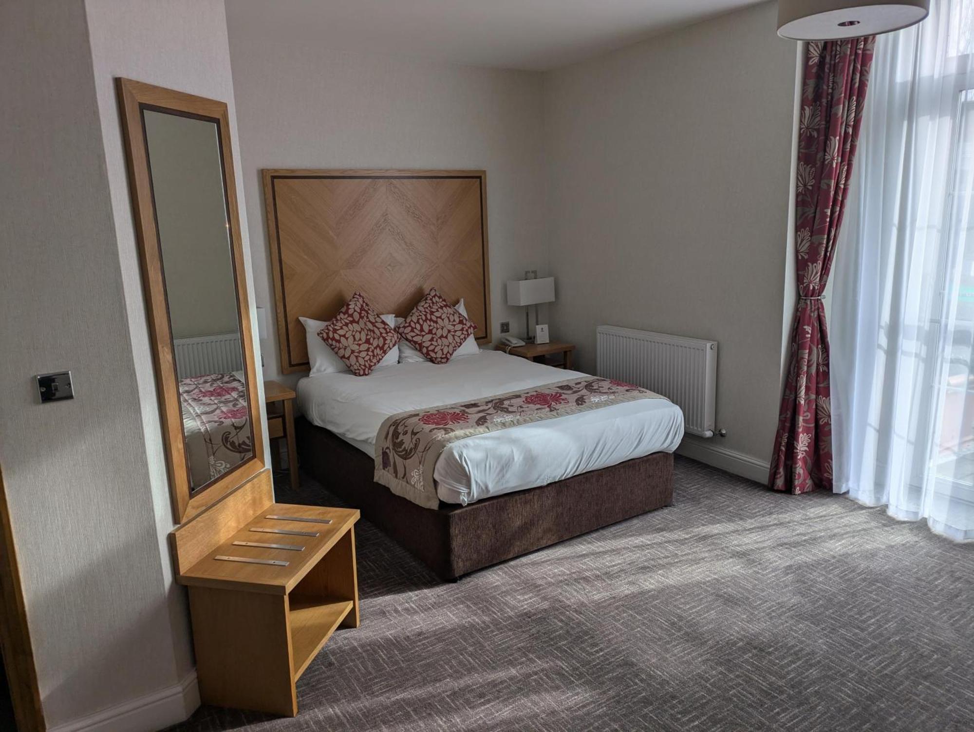 Best Western Homestead Court Hotel Вэлвин Гарден Сити Экстерьер фото